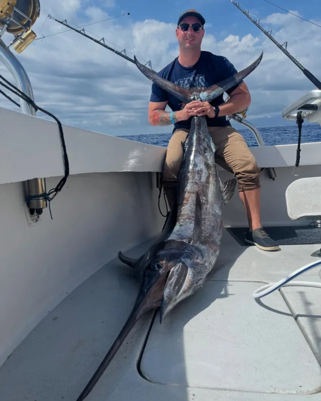 Good action for Chris, Kian, and Max today catching four Mahi Mahi and two Blue Marlin! 

#fishing #deepseafishing #sportfishing #whipsawsportfishing #mahi #ono #marlin #ahi #oahu #hawaii #waikiki