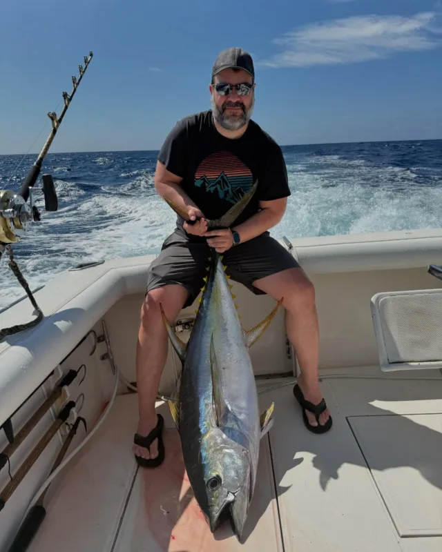 Great Father Son day for Cesar and George yesterday catching a 77lb Shibi and a big aku to go with it! 

#fishing #deepseafishing #sportfishing #whipsawsportfishing #mahi #ono #marlin #ahi #oahu #hawaii #waikiki